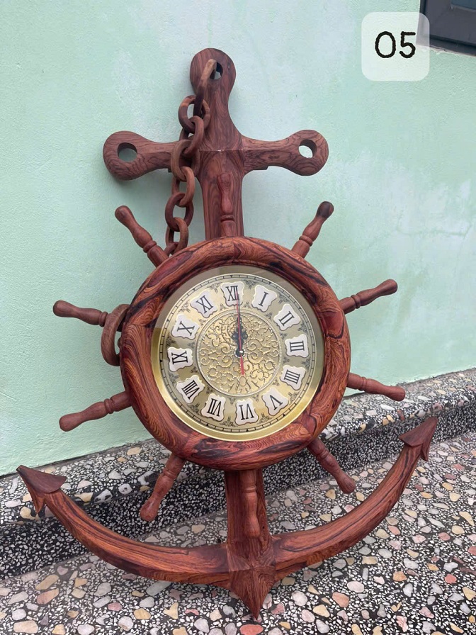 Đồng hồ xích neo gỗ cẩm mẫu 02