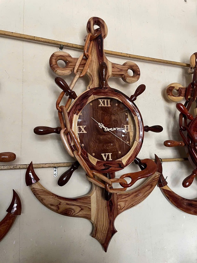 Đồng hồ xích neo gỗ Cẩm