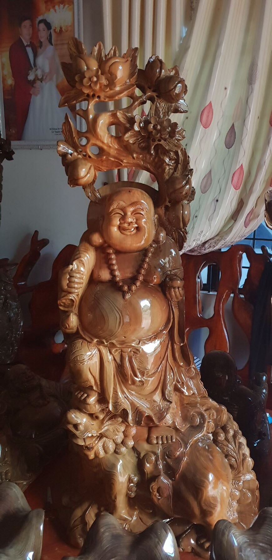 Phật Di lặc vác cành đào đứng trên con lân 120cm x 50cm