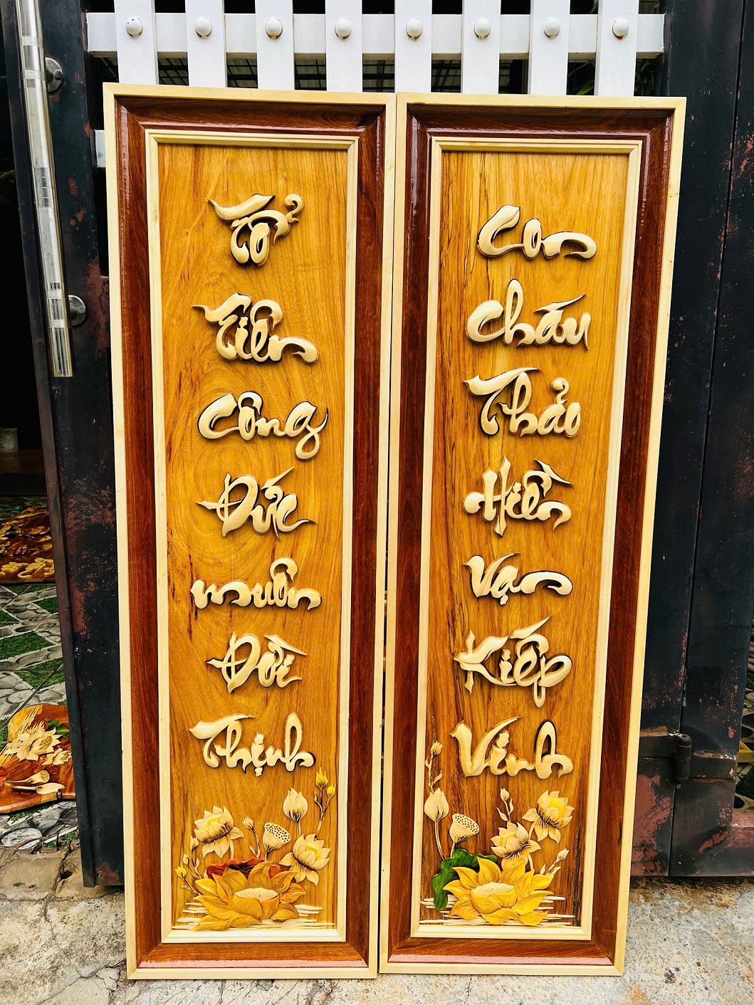 Tranh gỗ Câu đối Tổ tiên kiểu khung 01