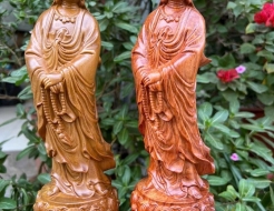 Tượng Phật Bà Quan âm cầm xâu chuỗi